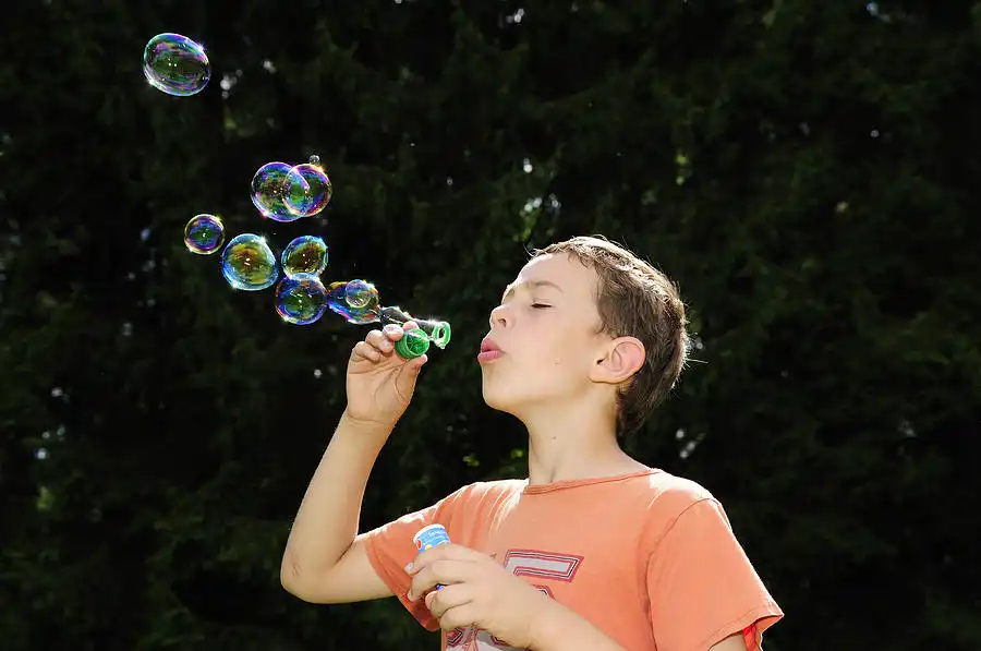 1 Pcs Child playing with bubble